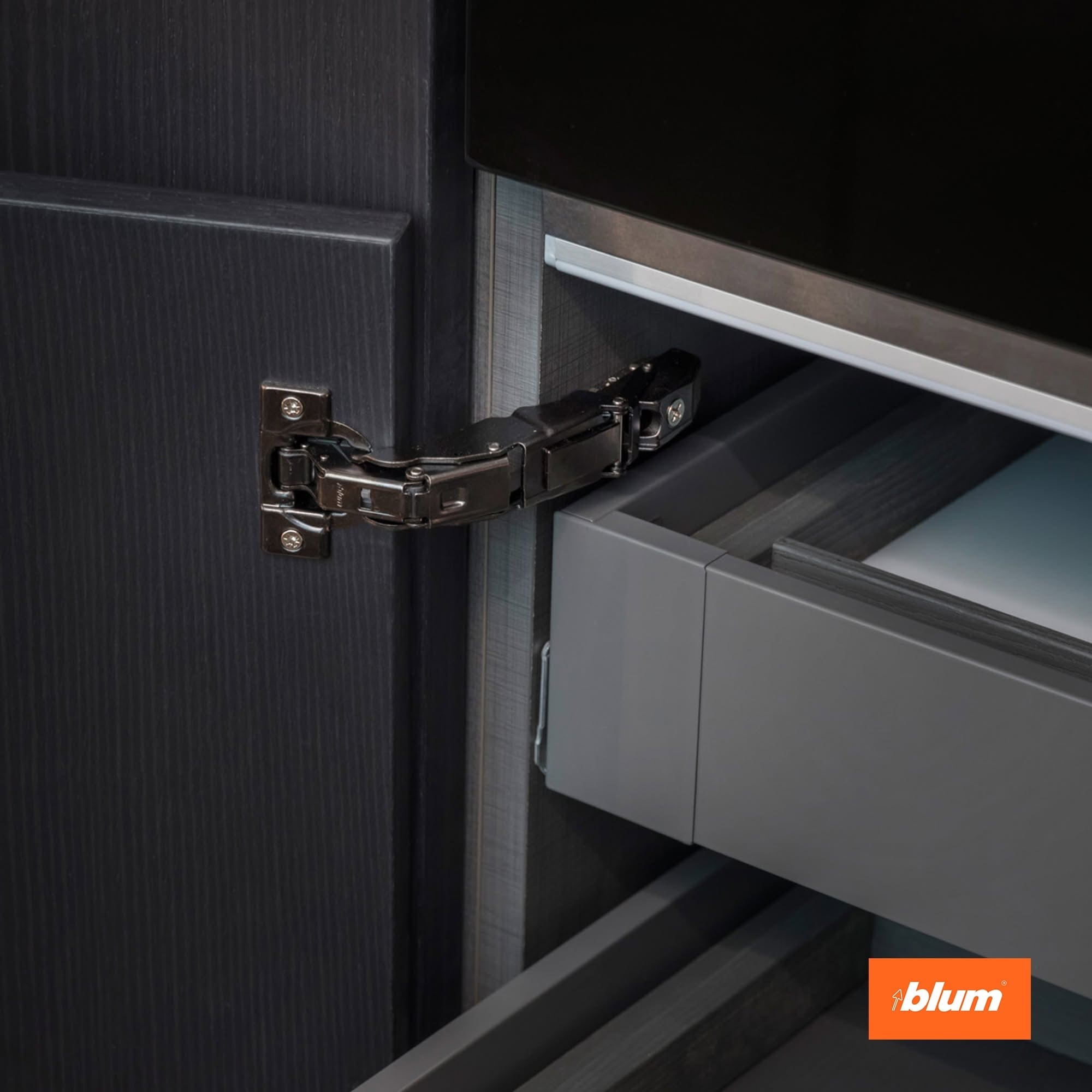 Giá phụ kiện bếp Blum